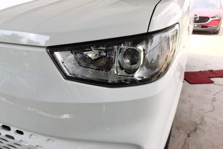 Used Karry Jiangtun E5 2024 268 km Range Open-Window 6-Seater Version Left Front Headlight