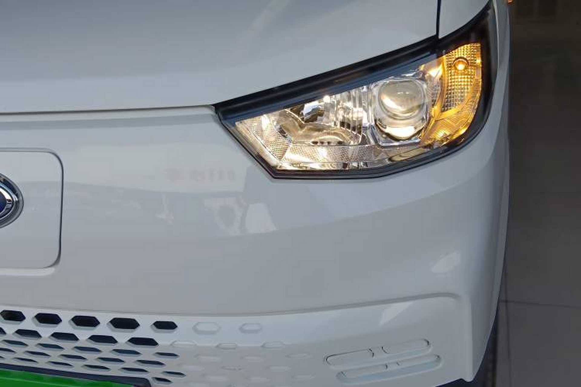 Used Karry Jiangtun E5 2024 268 km Range Open-Window 6-Seater Version Left Front Headlight
