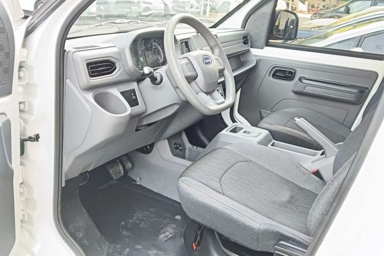 Used Karry Jiangtun E5 2024 268 km Range Open-Window 6-Seater Version Left Front Seat