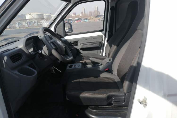 Used Karry Jiangtun E5 2024 268 km Range Open-Window 6-Seater Version Left Front Seat