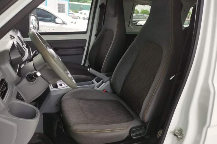 Used Karry Jiangtun E5 2024 268 km Range Open-Window 6-Seater Version Left Front Seat