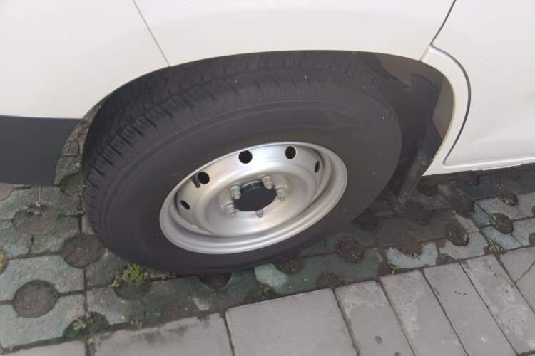 Used Karry Jiangtun E5 2024 268 km Range Open-Window 6-Seater Version Left Front Wheel Hub