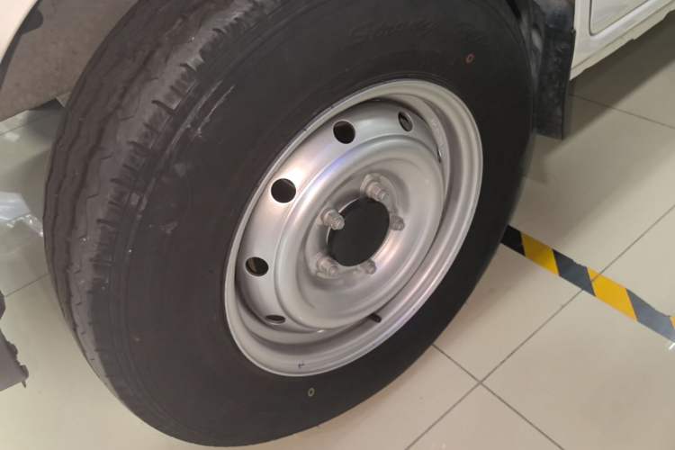 Used Karry Jiangtun E5 2024 230 km Standard Version Left Front Wheel Hub
