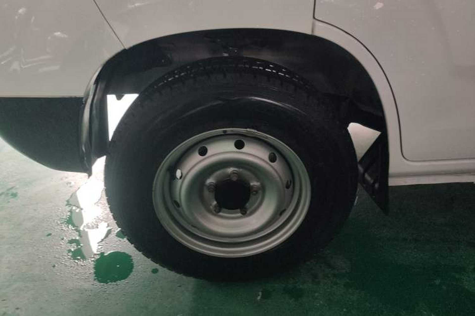 Used Karry Jiangtun E5 2024 268 km Range Open-Window 6-Seater Version Left Front Wheel Hub