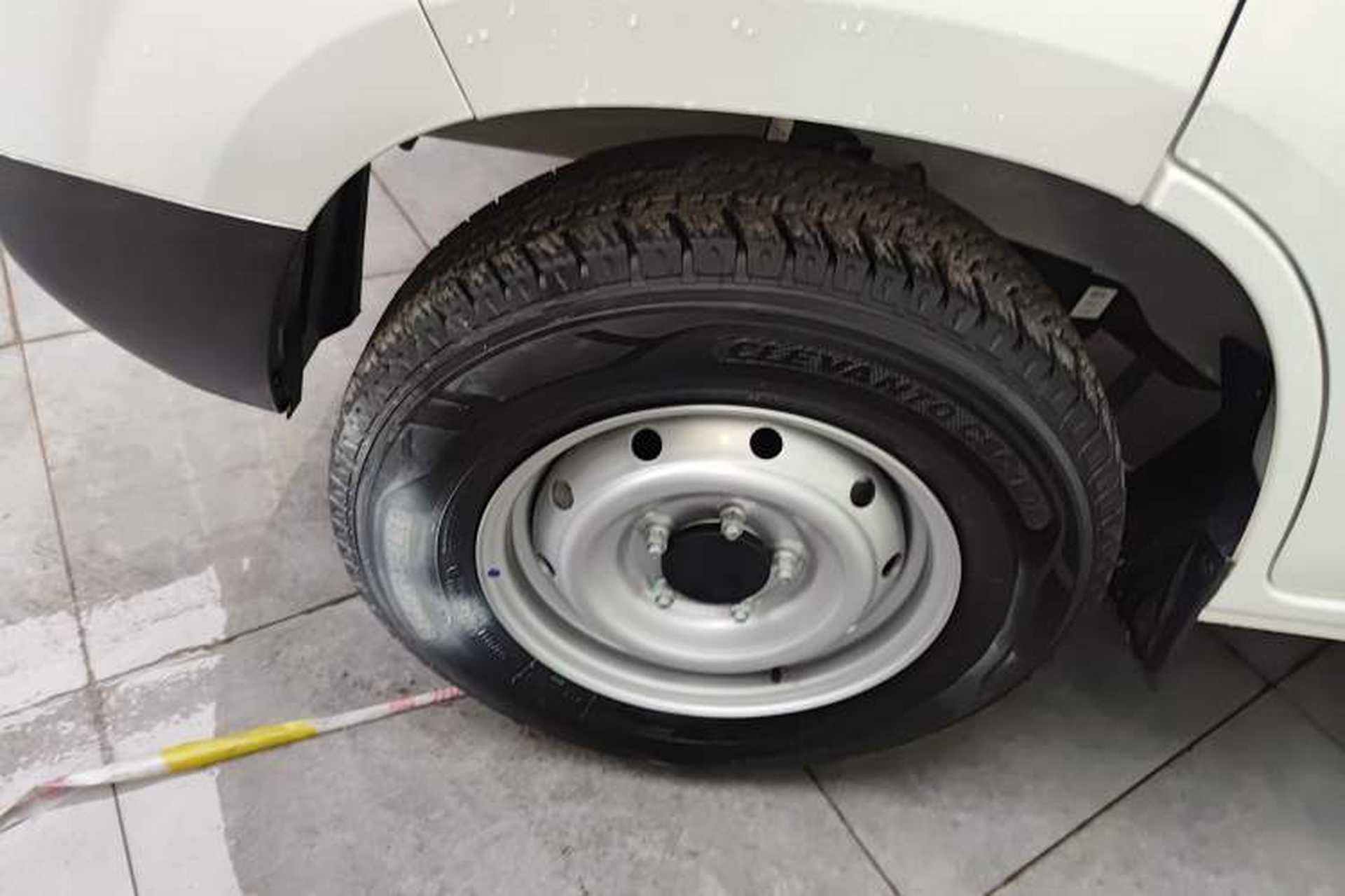 Used Karry Jiangtun E5 2024 230 km Standard Version Left Front Wheel Hub
