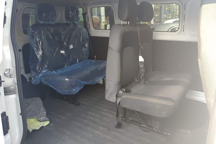 Used Karry Jiangtun E5 2024 268 km Range Open-Window 6-Seater Version Left Rear Seat