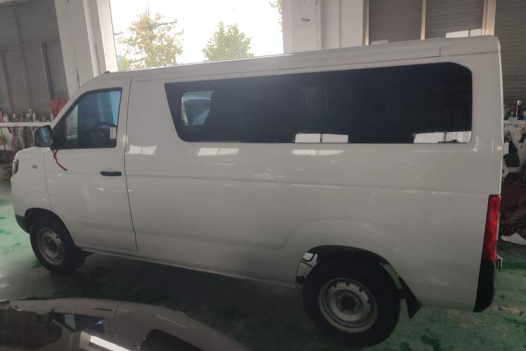 Used Karry Jiangtun E5 2024 268 km Range Open-Window 6-Seater Version Left Side