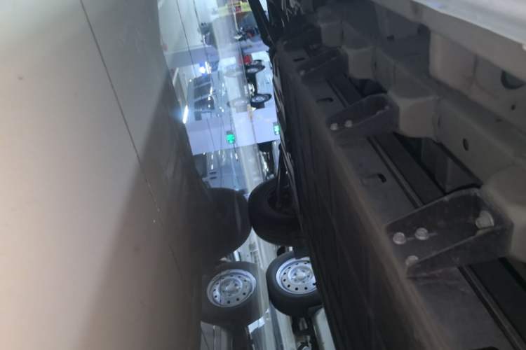 Used Karry Jiangtun E5 2024 230 km Standard Version Left Side Sill