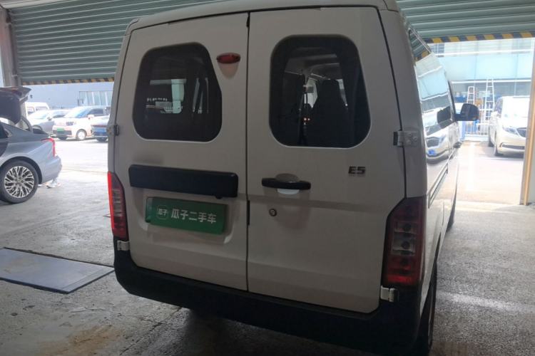 Used Karry Jiangtun E5 2024 268 km Range Open-Window 6-Seater Version Rear