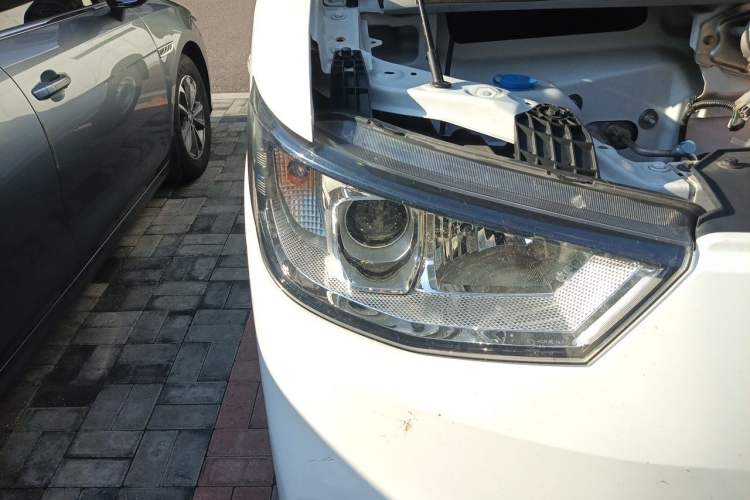 Used Karry Jiangtun E5 2024 268 km Range Open-Window 6-Seater Version Right Front Headlight