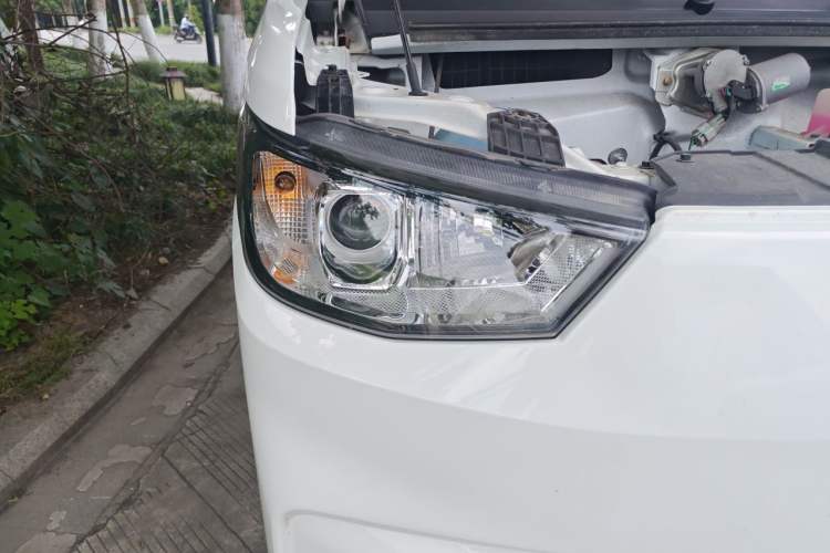 Used Karry Jiangtun E5 2024 268 km Range Open-Window 6-Seater Version Right Front Headlight