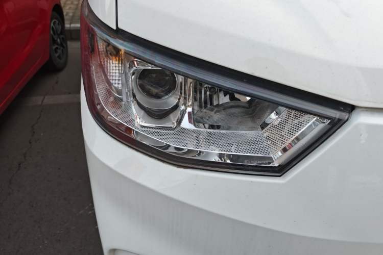 Used Karry Jiangtun E5 2024 268 km Range Open-Window 6-Seater Version Right Front Headlight