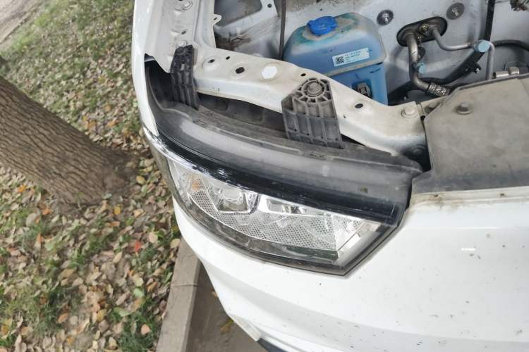 Used Karry Jiangtun E5 2024 268 km Range Open-Window 6-Seater Version Right Front Headlight