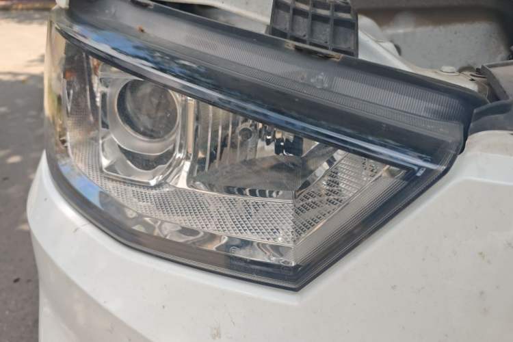 Used Karry Jiangtun E5 2024 268 km Range Open-Window 6-Seater Version Right Front Headlight