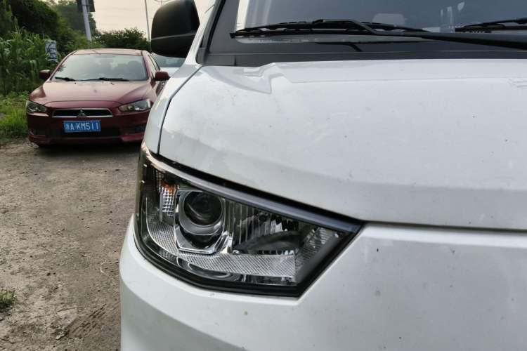 Used Karry Jiangtun E5 2024 268 km Range Open-Window 6-Seater Version Right Front Headlight