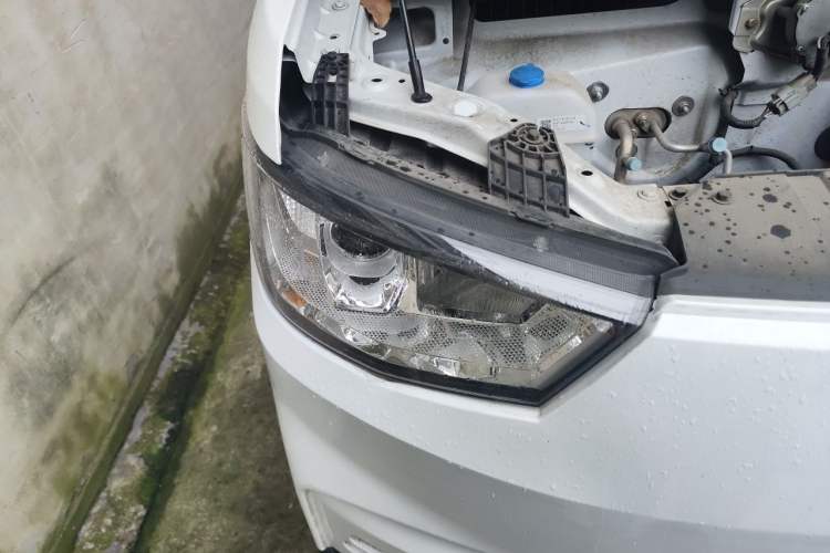 Used Karry Jiangtun E5 2024 268 km Range Open-Window 6-Seater Version Right Front Headlight
