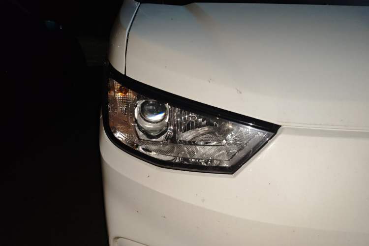 Used Karry Jiangtun E5 2024 268 km Range Open-Window 6-Seater Version Right Front Headlight