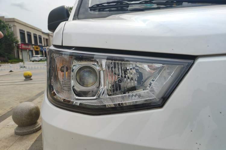 Used Karry Jiangtun E5 2024 268 km Range Open-Window 6-Seater Version Right Front Headlight