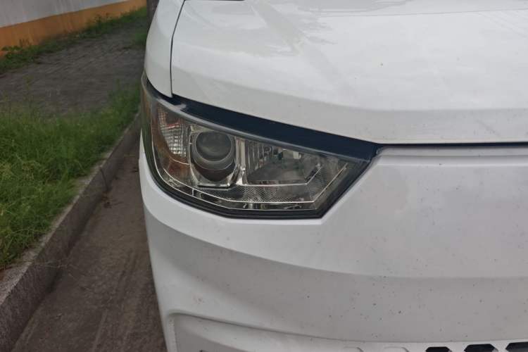 Used Karry Jiangtun E5 2024 268 km Range Open-Window 6-Seater Version Right Front Headlight