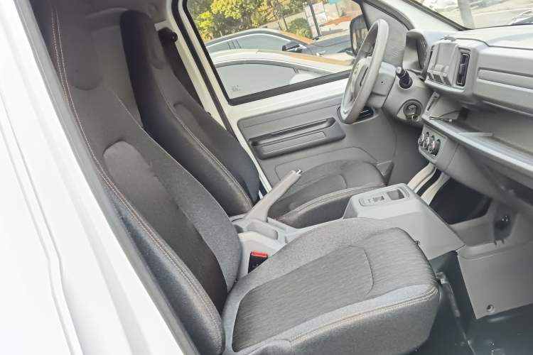 Used Karry Jiangtun E5 2024 268 km Range Open-Window 6-Seater Version Right Front Seat