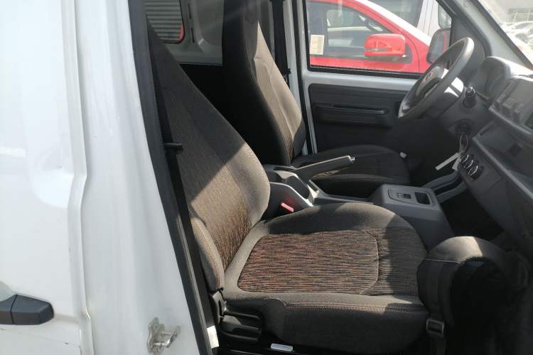 Used Karry Jiangtun E5 2024 268 km Range Open-Window 6-Seater Version Right Front Seat