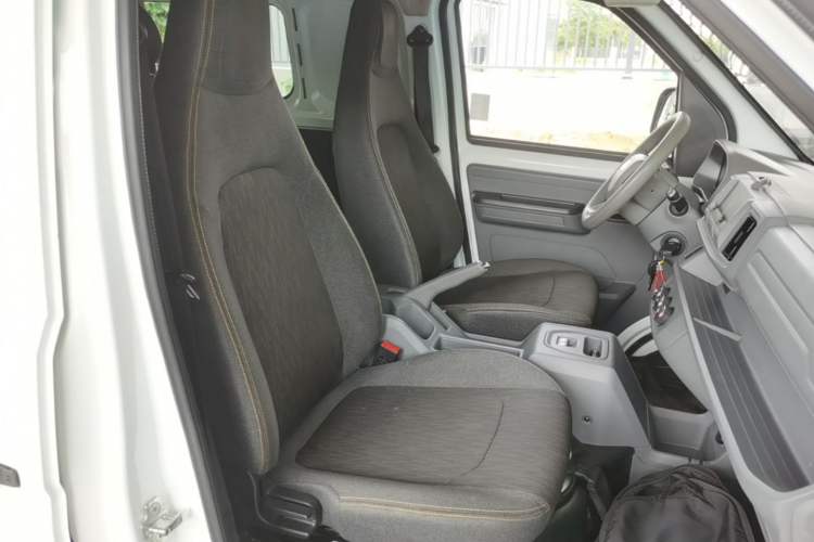 Used Karry Jiangtun E5 2024 268 km Range Open-Window 6-Seater Version Right Front Seat