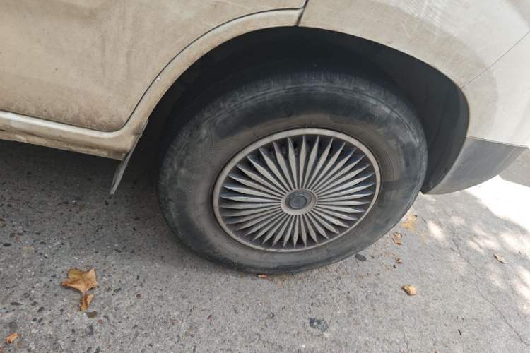 Used Karry Jiangtun E5 2024 268 km Range Open-Window 6-Seater Version Right Front Wheel Hub