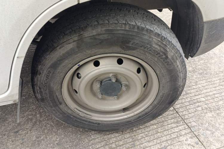 Used Karry Jiangtun E5 2024 230 km Standard Version Right Front Wheel Hub