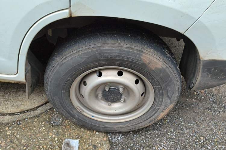 Used Karry Jiangtun E5 2024 268 km Range Open-Window 6-Seater Version Right Front Wheel Hub