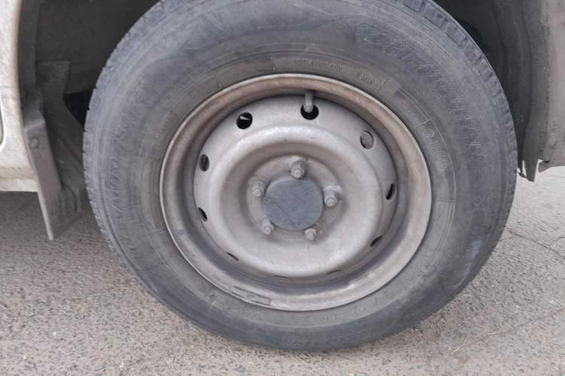 Used Karry Jiangtun E5 2024 230 km Economy Version Right Front Wheel Hub
