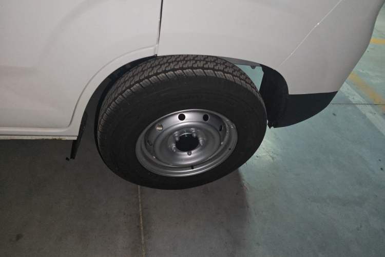 Used Karry Jiangtun E5 2024 230 km Standard Version Right Front Wheel Hub
