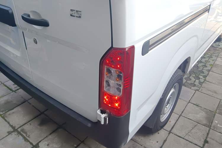 Used Karry Jiangtun E5 2024 268 km Range Open-Window 6-Seater Version Right Rear Taillight