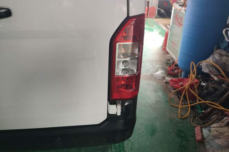 Used Karry Jiangtun E5 2024 268 km Range Open-Window 6-Seater Version Right Rear Taillight