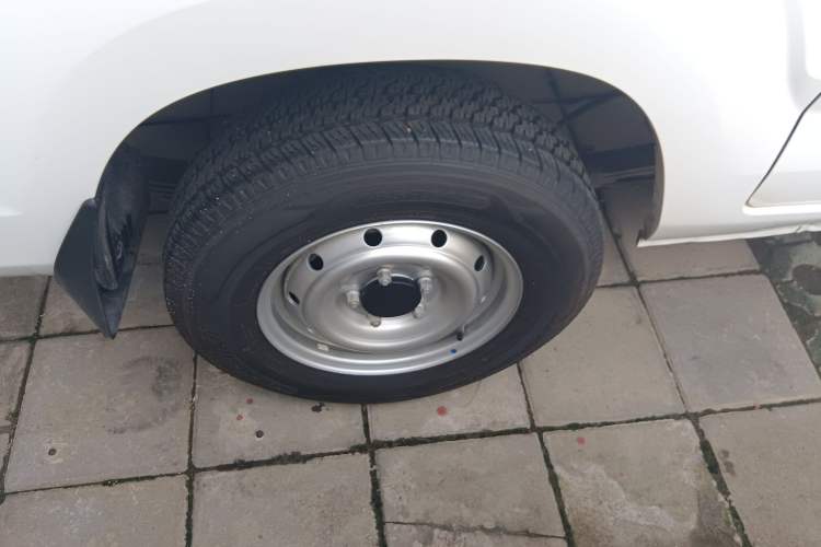 Used Karry Jiangtun E5 2024 268 km Range Open-Window 6-Seater Version Right Rear Wheel Hub