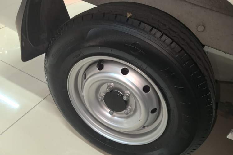 Used Karry Jiangtun E5 2024 230 km Standard Version Right Rear Wheel Hub
