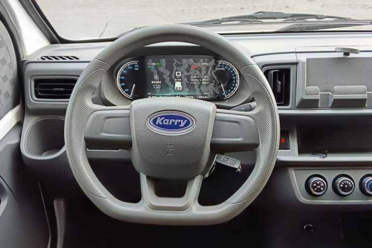 Used Karry Jiangtun E5 2024 268 km Range Open-Window 6-Seater Version Steering Wheel