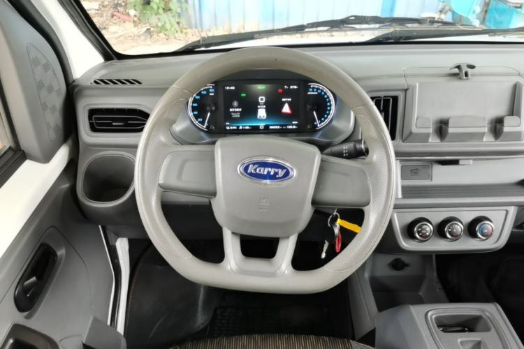 Used Karry Jiangtun E5 2024 268 km Range Open-Window 6-Seater Version Steering Wheel