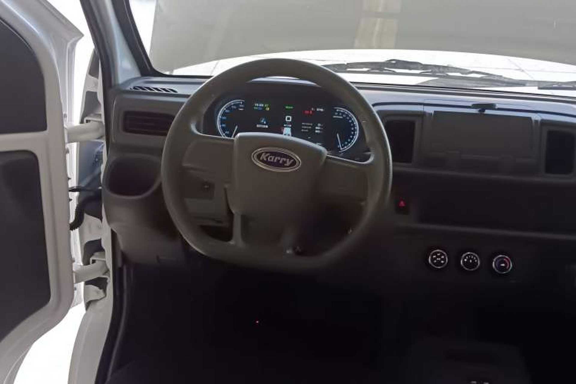 Used Karry Jiangtun E5 2024 268 km Range Open-Window 6-Seater Version Steering Wheel