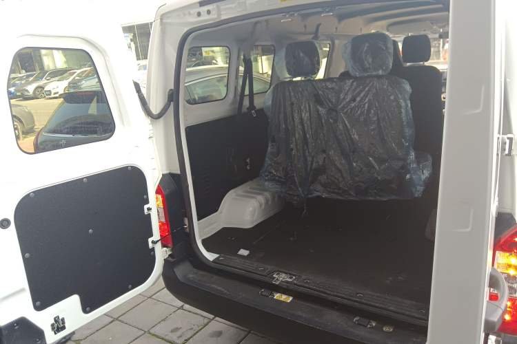 Used Karry Jiangtun E5 2024 268 km Range Open-Window 6-Seater Version Trunk