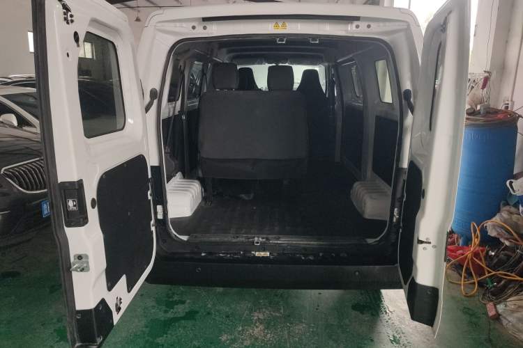 Used Karry Jiangtun E5 2024 268 km Range Open-Window 6-Seater Version Trunk
