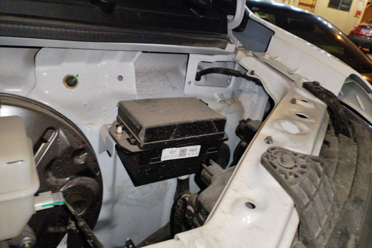 Used Karry Jiangtun E5 2025 Model Economy Edition—36.8 kWh, 6-seater Engine Bay Left