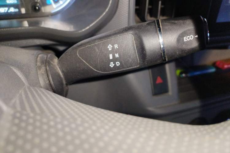 Used Karry Jiangtun E5 2025 Model Economy Edition—36.8 kWh, 6-seater Gear Lever