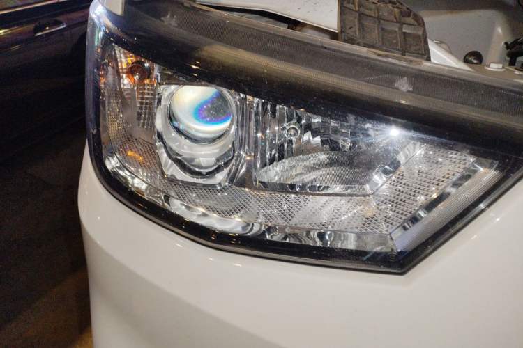 Used Karry Jiangtun E5 2025 Model Economy Edition—36.8 kWh, 6-seater Right Front Headlight