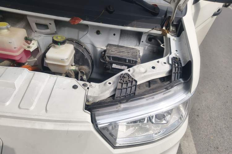 Used Karry Jiangtun E6 2024 Gotion 38.7 kWh Kuaxin Edition Engine Bay Left
