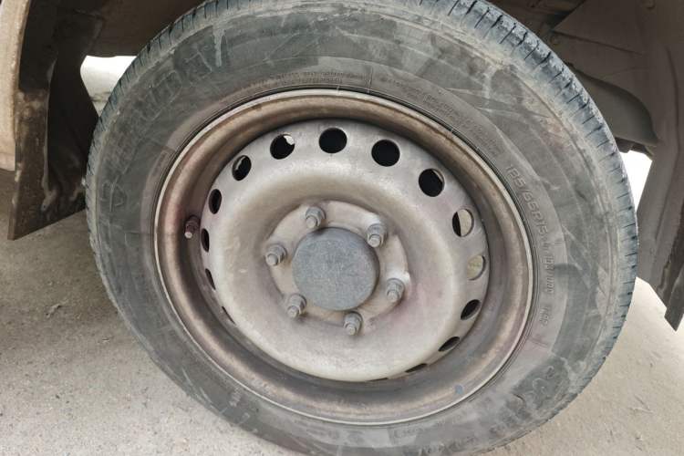 Used Karry Jiangtun E6 2024 Gotion 38.7 kWh Kuaxin Edition Right Front Wheel Hub