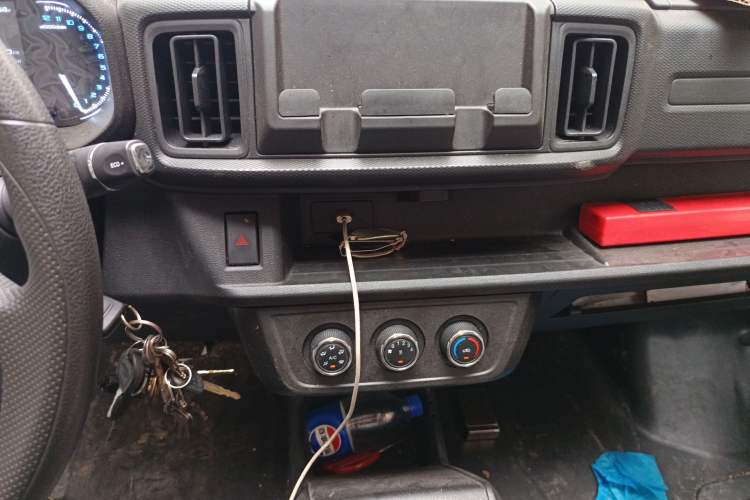 Used Karry Jiangtun E7 2024 Mingchuan 7-Seater Model Audio And AC Panel