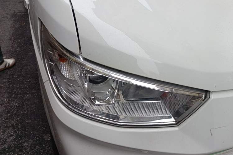 Used Karry Jiangtun E7 2024 Mingchuan 7-Seater Model Right Front Headlight