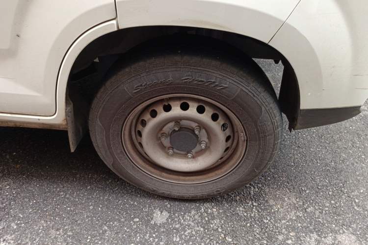 Used Karry Jiangtun E7 2024 Mingchuan 7-Seater Model Right Front Wheel Hub