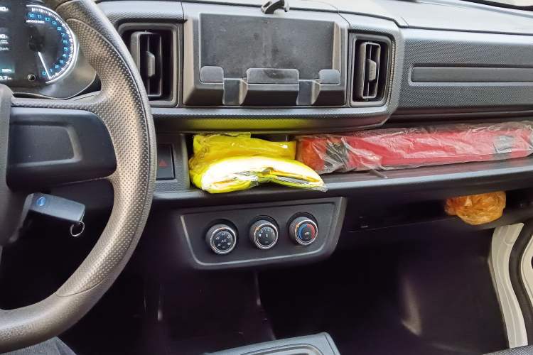 Used Karry Jiangtun E7 2024 Mingchuang 6-Seater Version Audio And AC Panel