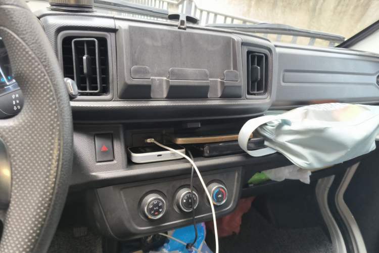 Used Karry Jiangtun E7 2024 Mingchuan 7-Seater Model Audio And AC Panel